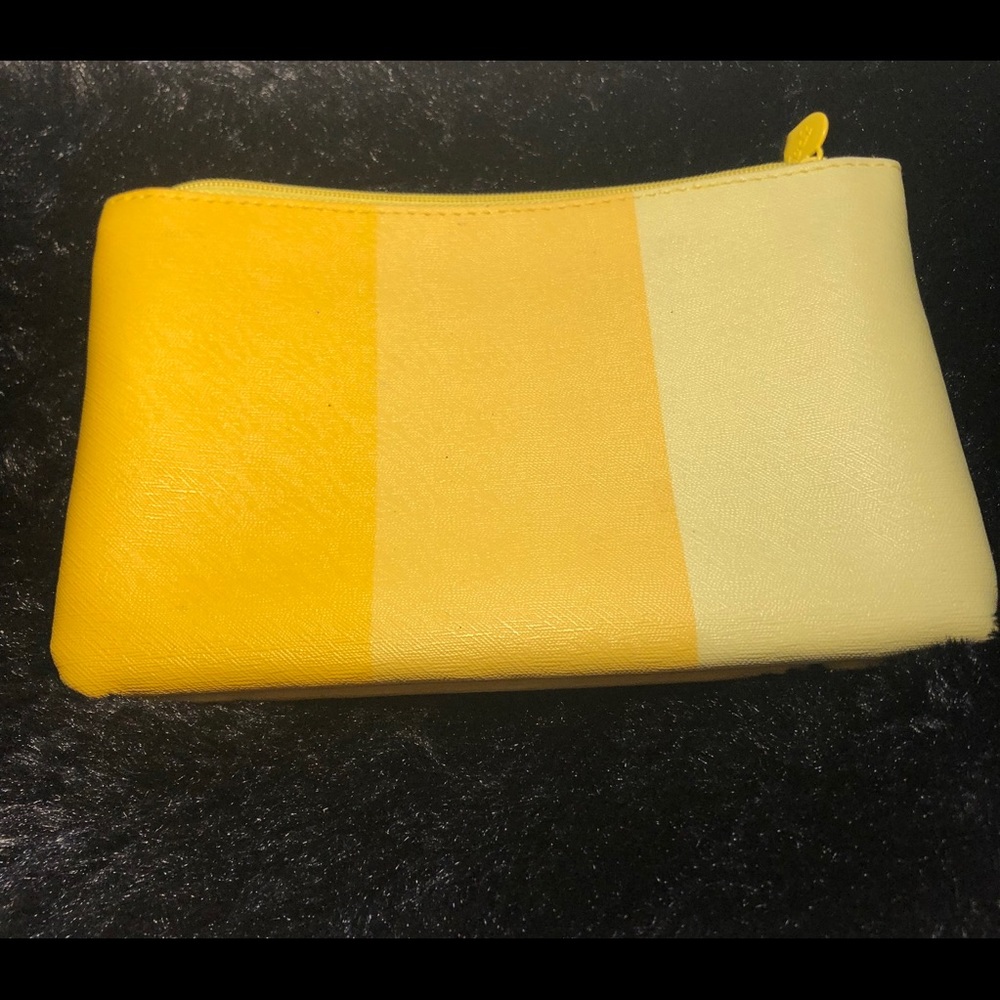 NWOT Tri-Shaded Yellow Ipsy Bag💛